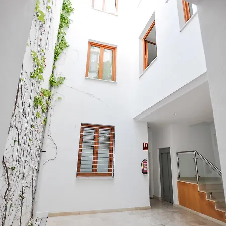 Renthas Vid Loft דירה