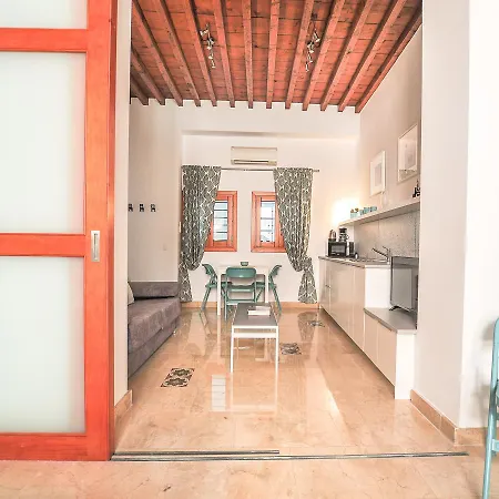 Renthas Vid Loft דירה *